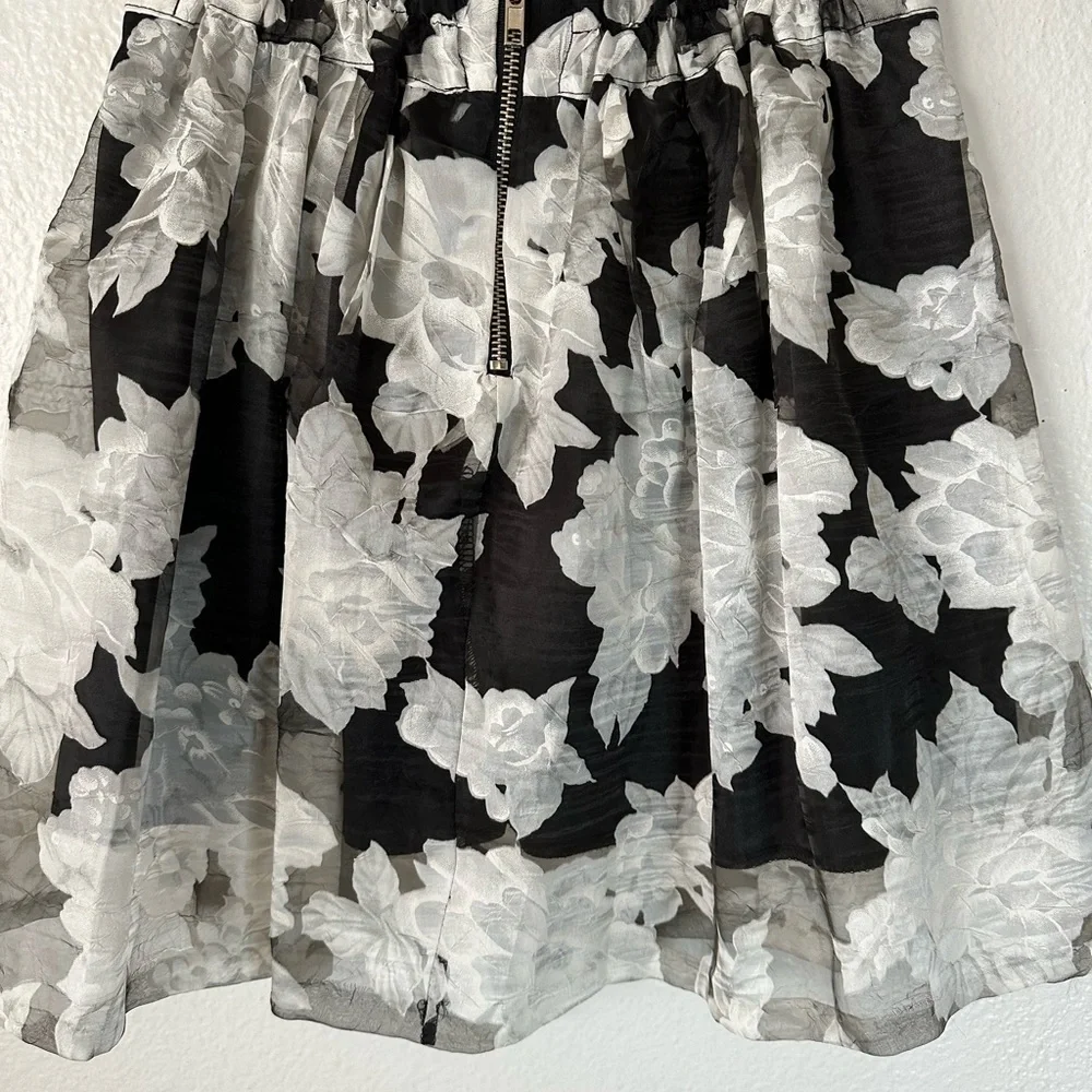 Floral Black And White Skater Size Small Skirt BNWT - Picture 3 of 5